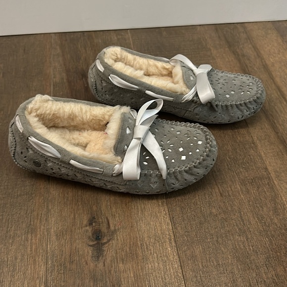 New UGG Women's Grey Moccasin Slippers - Picture 2 of 5